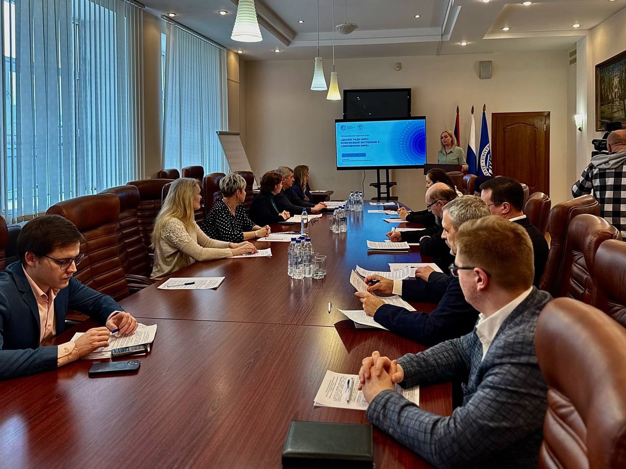 В ИвГУ прошёл межвузовский круглый стол «Диалог ради мира: религиозный экстремизм в современном мире»