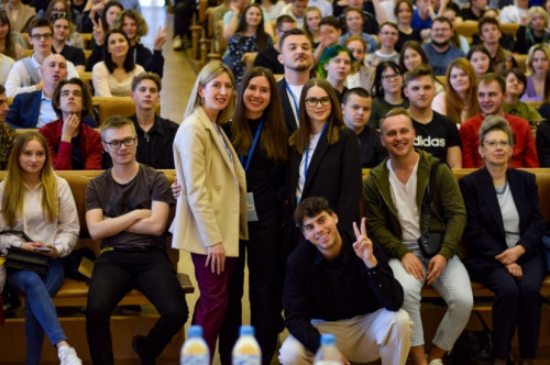 All about how to find yourself in digital media