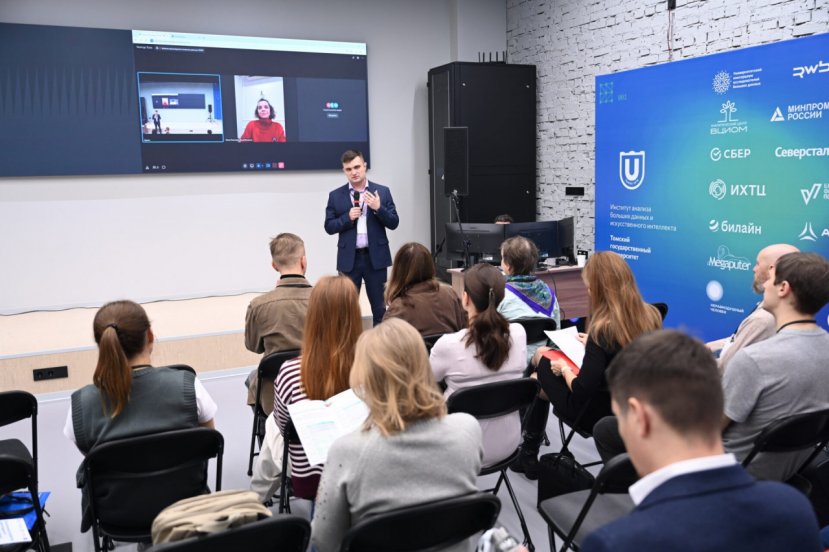 Команда ИвГУ презентовала проект по оцифровке фольклорного архива Ивановской области