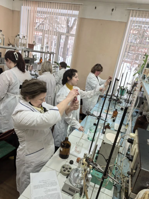 "Научное наставничество - педагогам и учащимся профильных классов" - занятие по теме "Основы титриметрического анализа"