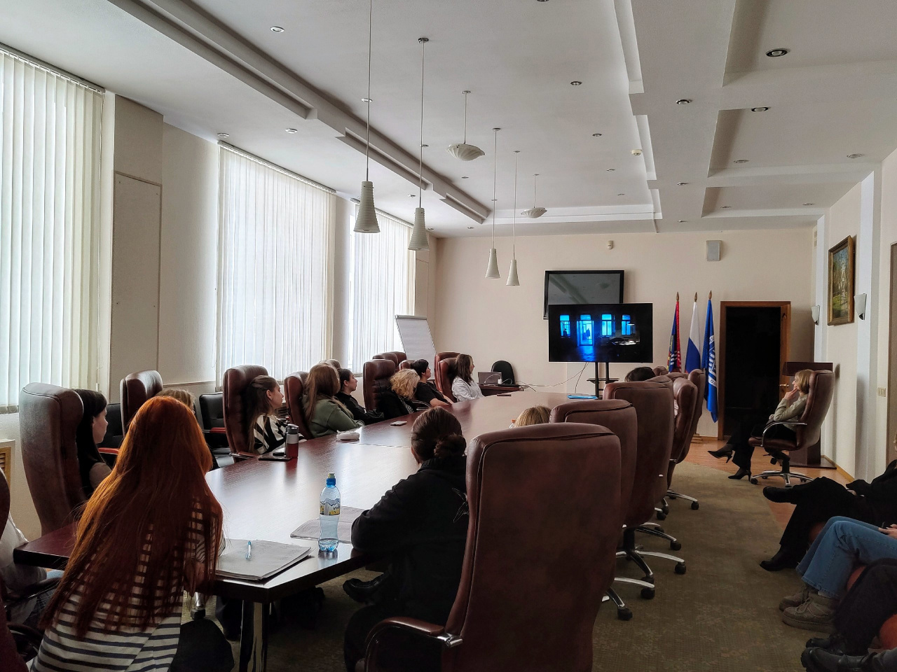 7 апреля студенты ИвГУ посмотрели легендарный фильм «Свой среди чужих, чужой среди своих» в рамках проекта «Воспитательный потенциал киностудии "Мосфильм"»