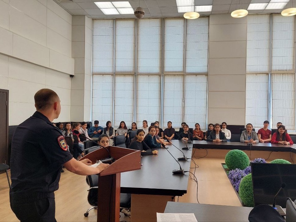 Состоялась встреча иностранных студентов с представителями правоохранительных органов