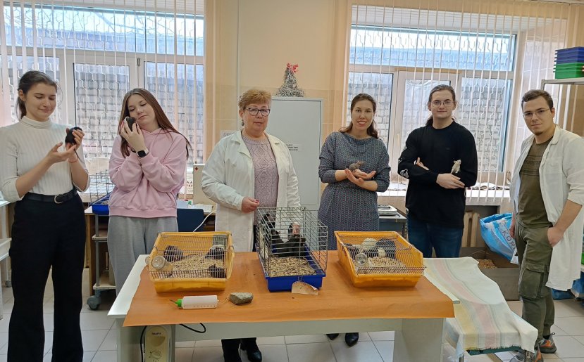  Практическое занятие школьников на базе Вивария кафедры биологии 