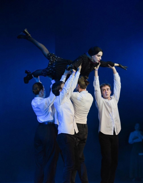 Впервые на первом