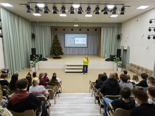 Диалог о будущем: с новоталицкими школьниками обсудили «восстание машин» и профессиональные навыки для эры ИИ