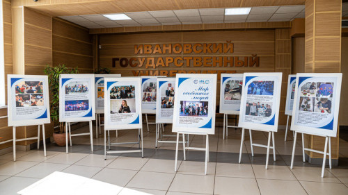 Выставка ко Дню солидарности с людьми с аутизмом и их семьями