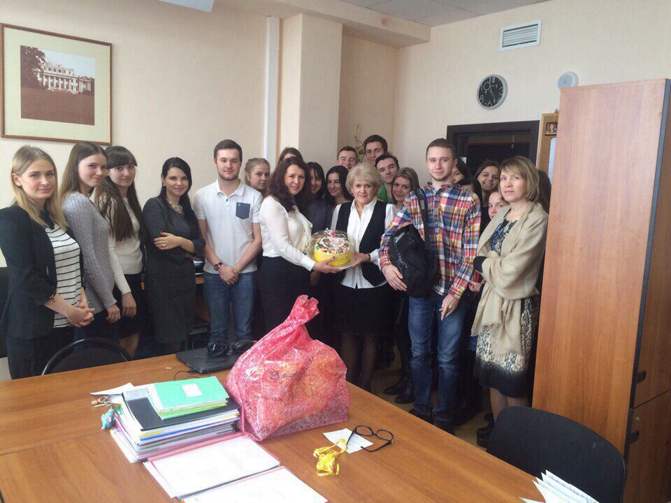 Студенты нашей кафедры ежегодно поздравляют наших любимых преподавательниц с прекрасным весенним праздником 8 марта!