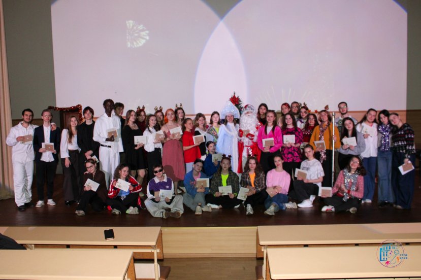 Новый год к нам мчится