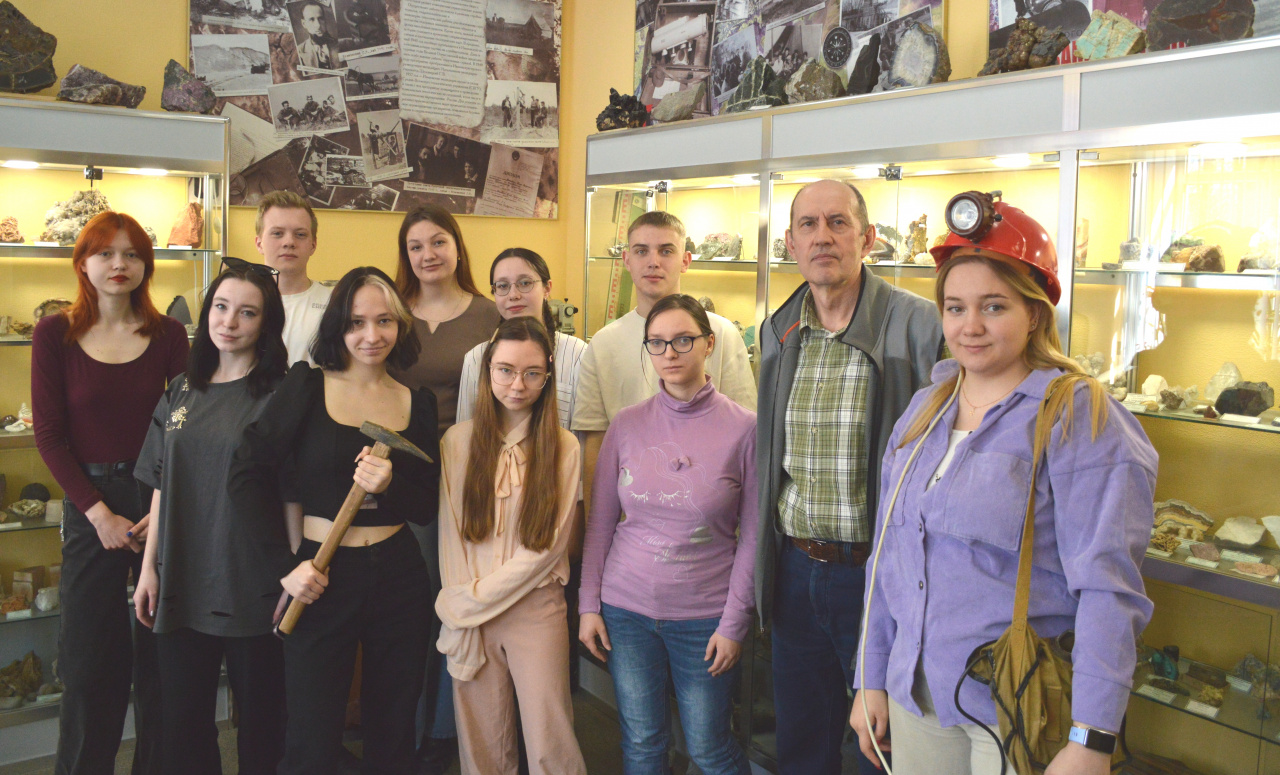 Практическое занятие студентов биологов на базе территориального фонда геологической информации