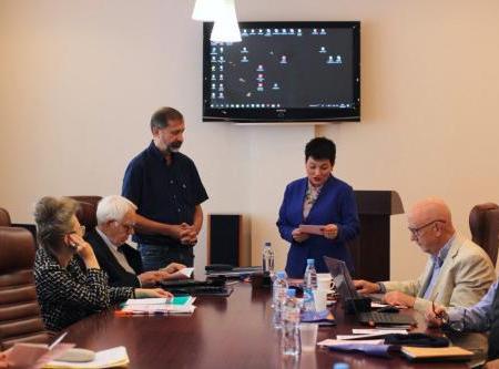 Поздравление доцента Е.Л. Поцелуева с 25-летием успешной работы на юридическом факультете ИвГУ