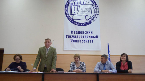 Первокурсникам вручили студенческие билеты