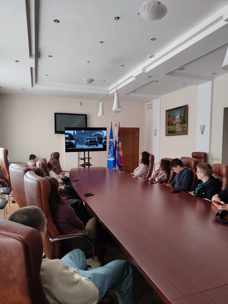 Студенты ИвГУ посмотрели фильм «Я шагаю по Москве»