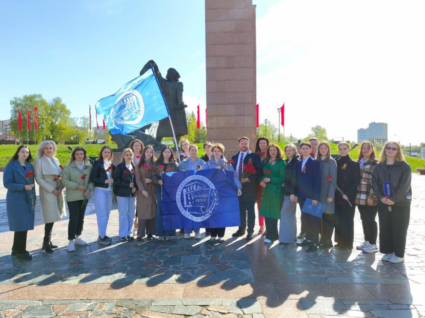 У мемориала Героям фронта и тыла представители университетского сообщества почтили подвиг народа