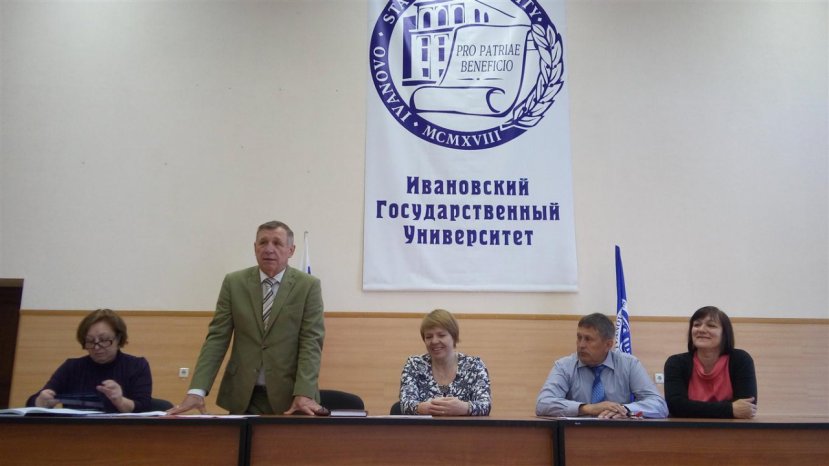 Первокурсникам вручили студенческие билеты